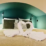 Couette-café Casa Blanca Avec Accès Piscine Privée Sans Vis à Vis Tournai