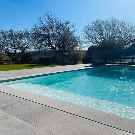 Casa Blanca Avec Acces Piscine Privee Sans Vis A Vis Bed and Breakfast Tournai