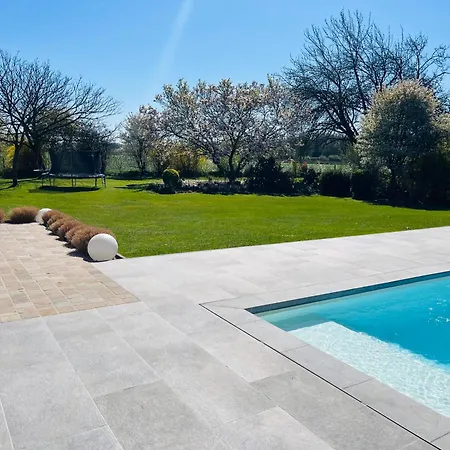 Couette-café Casa Blanca Avec Accès Piscine Privée Sans Vis à Vis Tournai